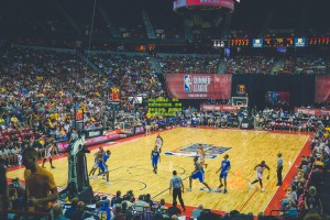 NBA交易风云，四队觊觎浓眉引巨震，库明加前景渐明，西部三强竞逐怀特升级后场